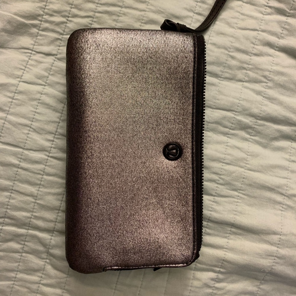 Lululemon wristlet wallet